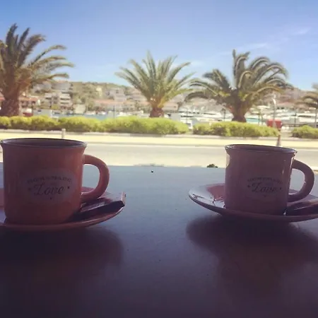 Marina Pansiyon&cafe 民宿